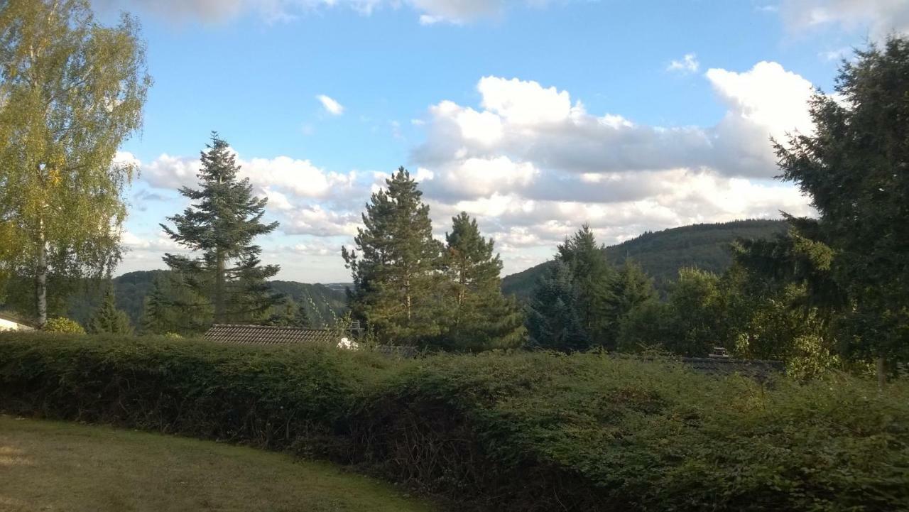 Blick In Die Suedeifel Biersdorf Esterno foto